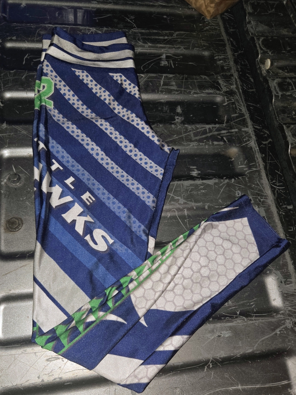 Women's Seattle Seahawks "12th Man" Team Logo Athletic Leggings - size small